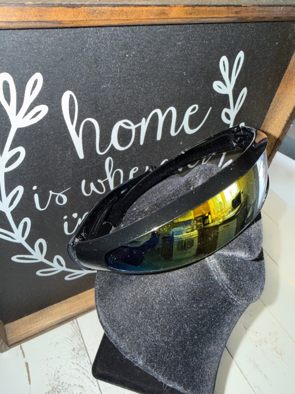 Black Mirrored cyclops-"monolens" or "visor" sunglasses style sunglasses Lens